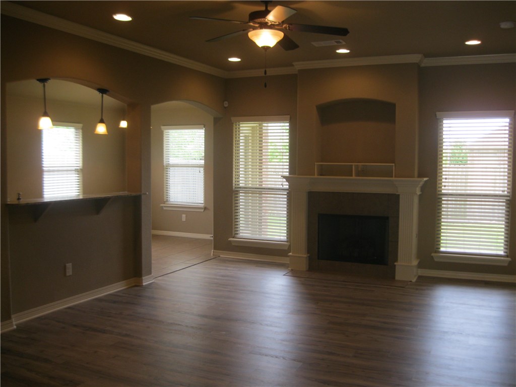 Garrett Road Sub Rogers - Residential Lease