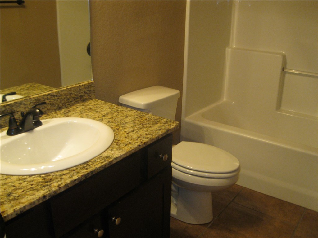 Garrett Road Sub Rogers - Residential Lease