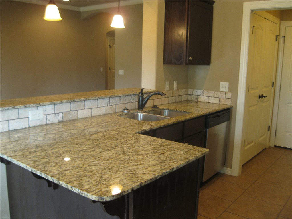 Garrett Road Sub Rogers - Residential Lease