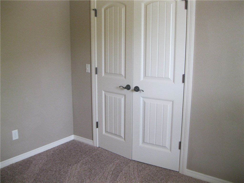 Garrett Road Sub Rogers - Residential Lease