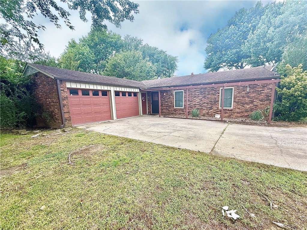 Great three bedroom, two bathroom home minutes from ATU, the interstate, and downtown Russellville. This great home features a cozy fireplace, a relaxing back deck, three bedrooms, and a large kitchen. Recently repainted, you will love how fresh and airy this home feels. Check out this cute home with a fantastic location before it is gone!