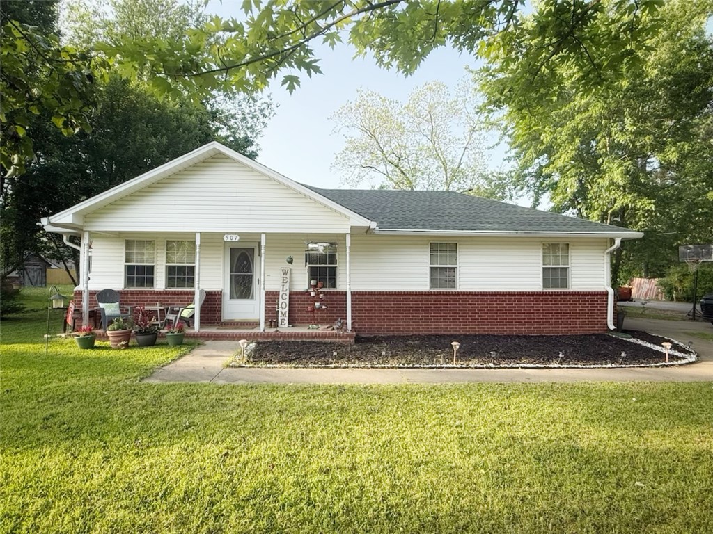 This well-kept 3 bedroom, 2 bathroom home sits on a spacious corner lot and offers the kind of comfort and functionality that just feels right the moment you arrive. The fenced yard gives you plenty of room for pets, play, or simply enjoying a little extra privacy, while the garage adds everyday convenience.

One of the standout features is the large screened porch—perfect for slow mornings with coffee or winding down in the evenings without worrying about the bugs. Inside and out, this home offers a simple, easy flow that works for both daily living and gathering with friends and family.

If you’ve been looking for a place that feels inviting, practical, and ready to enjoy from day one, this one is definitely worth a look.