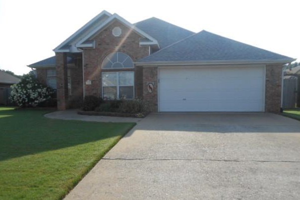 Upscale 4 bedroom & 2 bathroom house in a great neighborhood of Bentonville. Close to Wal-Mart Home Office. House has hardwood, tile, and carpet flooring. Fenced yard.