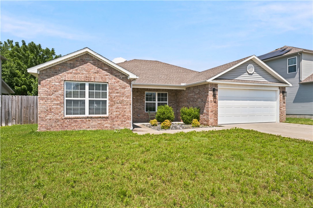 Charming and move-in-ready 4-bed, 2-bath home in Bentonville’s Kerelaw Castle subdivision. This 1,634 sq ft single-level layout features a split floor plan, open living area, easy-care vinyl plank flooring, and an eat-in kitchen with pantry. The primary suite includes a walk-in closet and private bath. Enjoy a large fenced backyard, plus a 2-car garage and low-maintenance landscaping. Built in 2018 and conveniently located near schools, parks, trails, and Walmart HQ. Pets are allowed. Minimum 12 month lease required.
