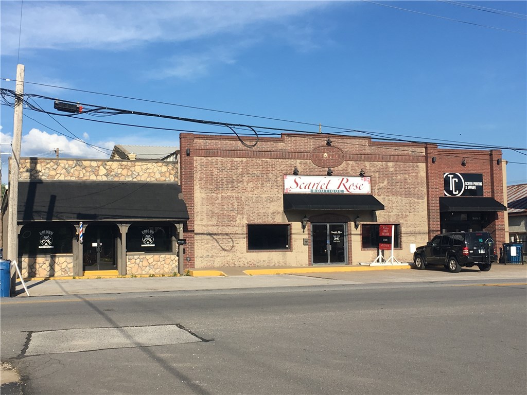 Approximately 1,500 SF Office/Retail Space For Lease.  Lease Rate is $2,000/month MG.  Located in Downtown Bentonville near the Bentonville Square, 8th Street Market, The Momentary and Walmart Home Office.  Excellent location.