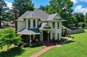 Welcome to this charming 4 bedroom, 3 bathroom house. This well-maintained property boasts plenty of space. The kitchen features modern appliances and opens up to a spacious  dining area. Enjoy the convenience of three separate bathrooms, each offering ample space, stunning finishes, and comfortable amenities. The generous bedrooms offer plenty of privacy, storage, and are perfect for your needs. This home also includes central heating and air conditioning, a laundry room, and a three car garage for parking or additional storage space.