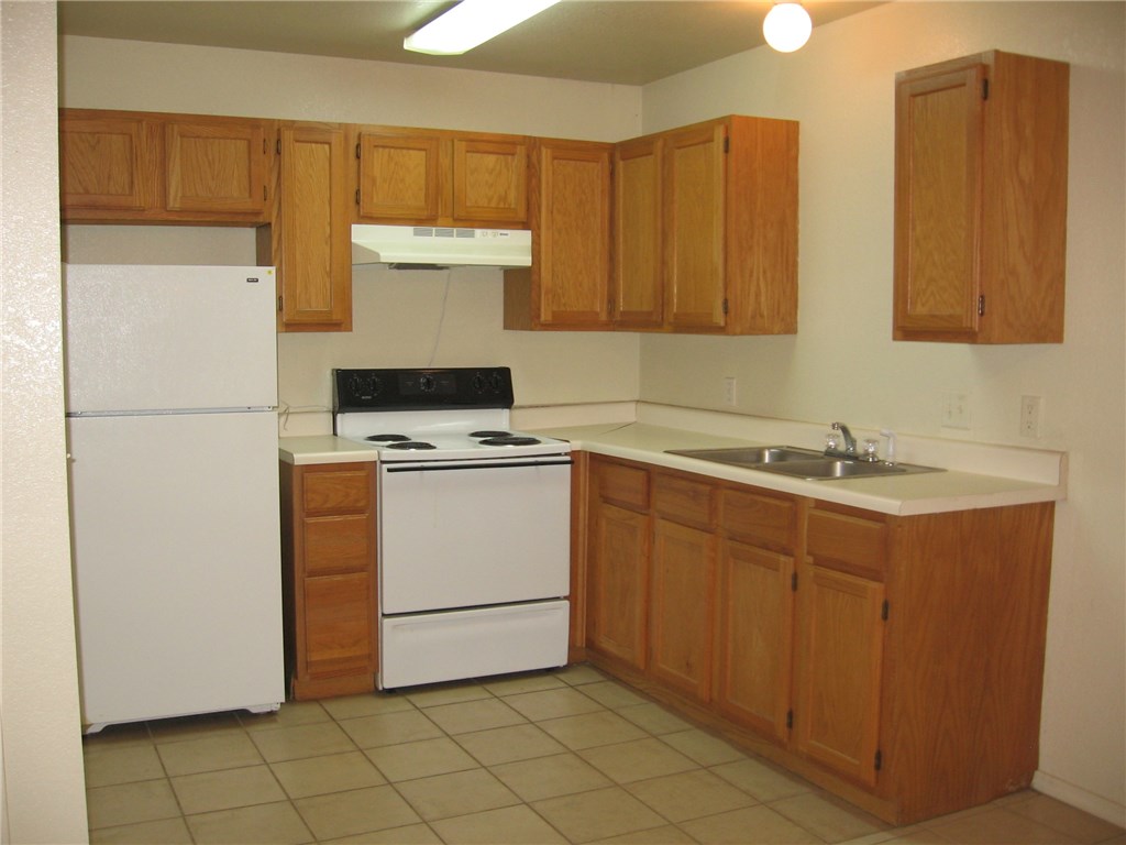 Great Fayetteville apartment located just minutes from shopping, restaurants, walking trail and university. Vinyl plank in living room, carpet in bedroom. Full-sized refrigerator, range, garbage disposal. Stackable washer/dryer. Walk-in closet. Shower/tub combo. Upstairs unit in 6-plex. All electric unit. Tenant pays electric only. Water/trash included in rent. Tenant occupied until 1/31.