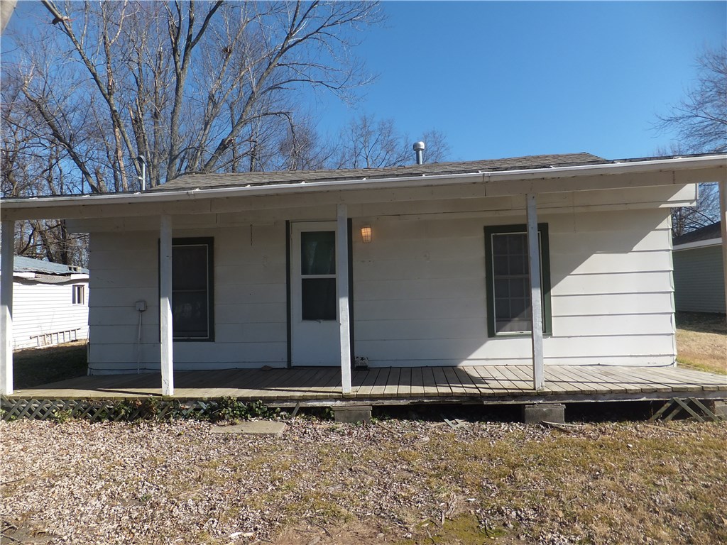 This home would make a great starter home or investment property. Located on a nice size lot, convenient to the downtown area of Prairie Grove. New paint, new carpet and new range. This property is sold "As Is".