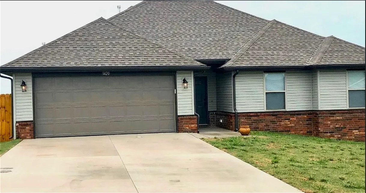 Great location close to HWY 62. 3 Bedroom, 2-bath 2 car garage. Open floor plan. Beautiful LVP in living room. Granite countertops. Large walk-in Master Closet that opens into laundry room. Walk-in master shower. Vaulted ceiling in living room. Covered back patio. Back yard is fenced in. Lawn weed treatment is provided to maintain clean curb appeal.