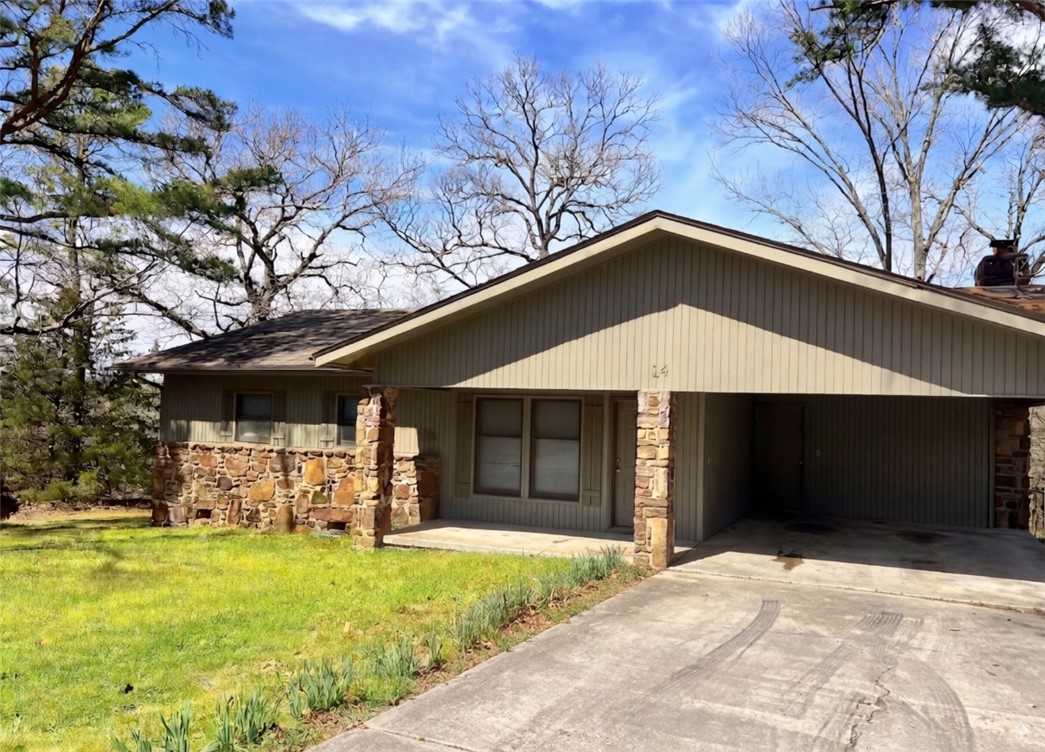 Level up in Bella Vista! Nestled at the end of a quiet cul-de-sac on Oxford Ln, this 3BR/2BA home puts you 100 yards from world-class trails and minutes from Tanyard Creek. Experience the ultimate lifestyle: 7 lakes, 7 golf courses, tennis, and the upcoming OZ Bike Park with the nation’s first year-round bike lift. Featuring a level lot with mature hardwoods and a spacious deck, this is your basecamp for adventure. Come see why everyone is falling in love with Bella Vista living!