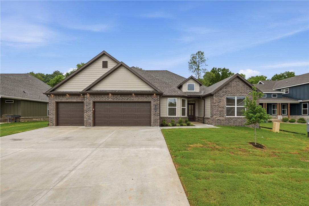 Seller is offering $5,000 in closing costs paid! Builder Preferred Lender Credit is also available!
New construction single-level home located in a fantastic neighborhood near the golf course. This spacious property features a well-designed floor plan with four bedrooms, a large bonus room, two bathrooms, and a three-car garage. Interior highlights include custom cabinetry, a vented hood, a pot filler, and quartz countertops, along with luxury vinyl plank (LVP), tile, and carpet flooring. Additional features include LED lighting throughout and Frigidaire Gallery stainless steel appliances.  This is one of the last new construction homes being built in this great neighborhood, don't miss it!