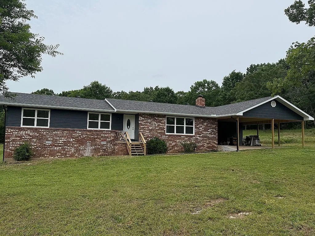 Fully remodeled 4 bedroom, 3 bath home, 1984 sq ft on 5 acres in Rea Valley (Flippin, AR). Home has a new roof, HVAC, windows, siding, appliances, LVP flooring, and ceiling fans. LED lighting throughout complements the 3 fully remodeled bathrooms and kitchen complete with granite countertops and cabinets with soft close doors and drawers.  Two of the bedrooms feature en-suite full baths, and the primary has a large walk-in closet. A 24 x 27 carport protects your vehicle from the elements and an 18 x 36 block shop with power gives you storage and somewhere to work. Part of the property was used as a horse pasture in the past and there is an older stable building on the property as well.  

Home is less than 1 mile from Crooked Creek access, 3 miles to the Cotter Spring access to the White River, 8 miles to the Ranchettes access to the White River, 15 miles to the Cedar Creek access to the Buffalo River, 11 miles to the Jimmy’s Creek access to Bull Shoals Lake, and 12 miles to Mountain Home.