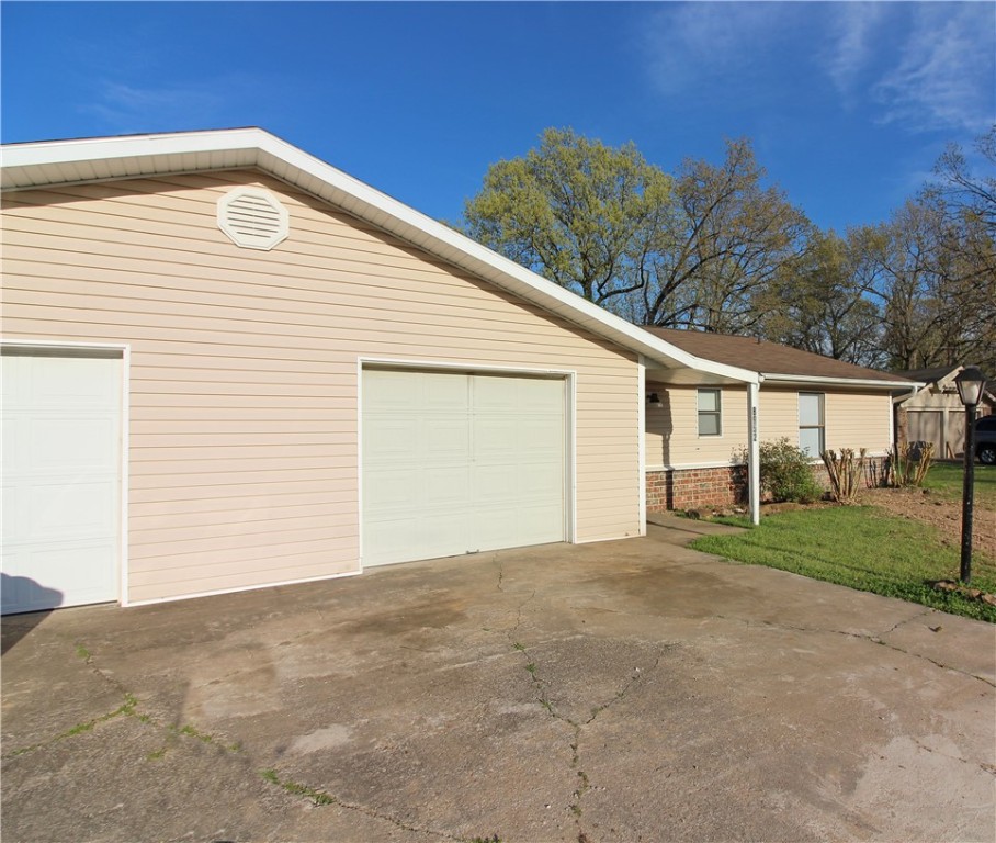 A 2 bedroom duplex located in an established quiet neighborhood with the lake just a few minutes away. 
Vinyl plank flooring in the main living areas with carpet in the bedrooms. Large back yard deck to enjoy the wildlife. 1 car garage. NO PETS