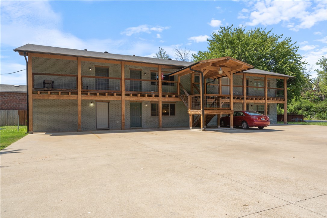 969 W Holly is a multifamily property located in core Fayetteville less than a mile from University of Arkansas campus and neighboring popular retail destinations at the corner of Garland and North. The property is comprised of eight one-bedroom, one-bathroom units. The seller deployed significant capital into each unit ranging from $10,000-15,000 replacing HVAC units, water heaters, and making unit upgrades. Most units have new Luxury Vinyl Plank floors and new countertops, as well as stainless steel appliances, upgraded cabinets, and updated bathrooms. The effective in-place rents are well below comp-supported rent premiums that can be achieved by completing unit upgrades where necessary, equating to a $200/mo upside on most units. Current ownership pays water/sewer/trash, but a new owner could bill these back to tenants and further increase NOI. Property can transact alongside it's 10-unit sister property less than a block away, 942 W Holly St, MLS #1284690
