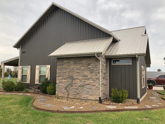 A rare opportunity to own an amazing custom built farmhouse with 4 acres in an unbeatable location.
Featuring 2 large bedrooms, 2 bathrooms, a large living room and over 1,000 sq ft of garage/shop space(built in 2014). The property is located just north of the new Bentonville West High School and borders luxury high end homes. There is plenty of room to build another home on the property as well. The majority of the 4 acres is fenced and perfect for a few horses/animals.