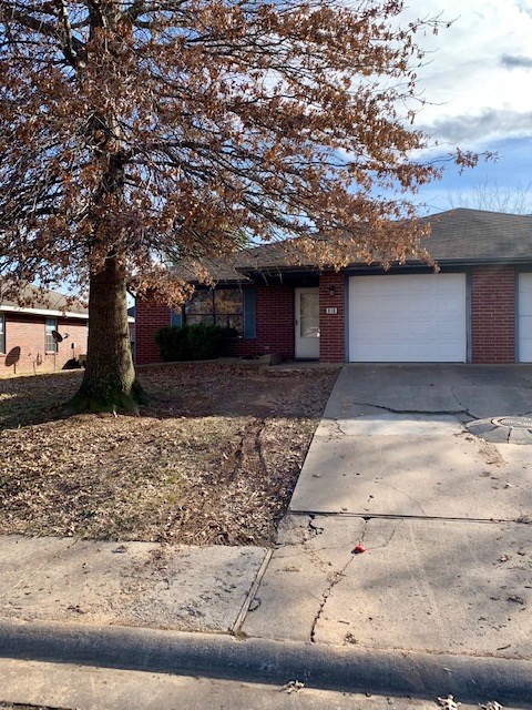 Affordable 2 bedroom 2 bath duplex for rent close to Downtown Rogers, Schools, Shopping, and everything Rogers has to offer. Won't last long! Applications are completed through our website: prestigenwa.managebuilding.com. Each person 18 years or older needs to fill out separate application. $30.00 Application fee per applicant.