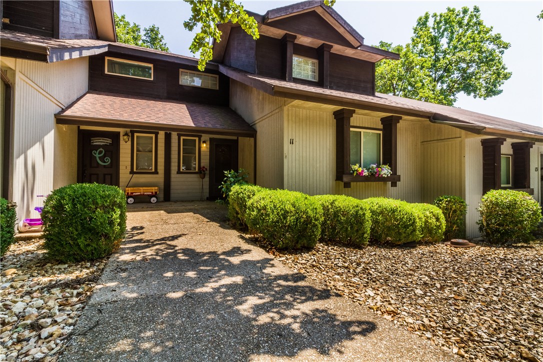 Incredible remodel of golf course front Bella Vista townhome. New granite, paint, flooring, and light fixtures. Open floor plan with tall ceilings. Spacious bedrooms. Flex space on 2nd floor that could be small 3rd bedroom. Enjoy watching the golfers from your private deck. Short walk to Metfield Park and swimming pool.