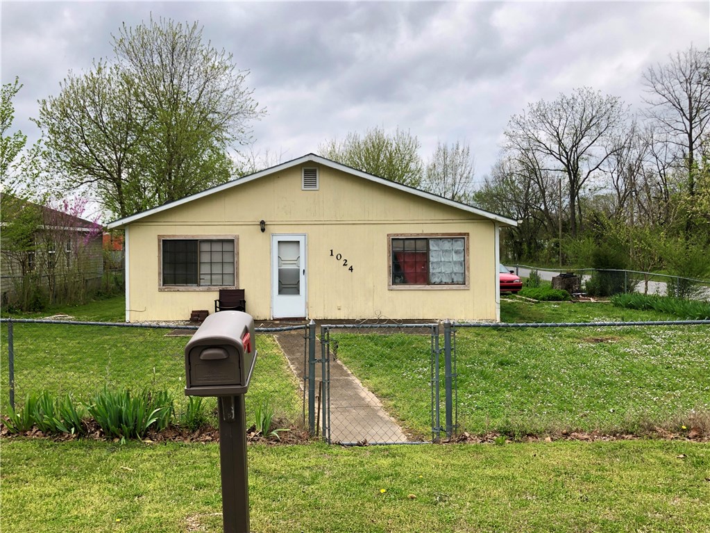 Location, affordable, and in the heart of Rogers, Arkansas! This cute home is the perfect place for a first-time homebuyer or investor at such an attractive price! There's 2 bedrooms, 1 full bathroom, 2 walk-in closets, and a sunroom towards the back of the lovely eat-in kitchen leading towards the backyard. Upgrades include a new roof (2019), new water heater (2018), and new detached carport. The lot location and spaciousness can't be beat with 0.16 acres, a corner lot, and being right in the pathway of the new City of Rogers Master-Planned trail system! There's an abundance of things to enjoy being just a stone's throw away from urban experiences in Downtown Rogers, completely renovated Lake Atlanta Park, and Beaver Lake Recreations! Schedule a showing today before this home is gone! ¡Se Habla Español!