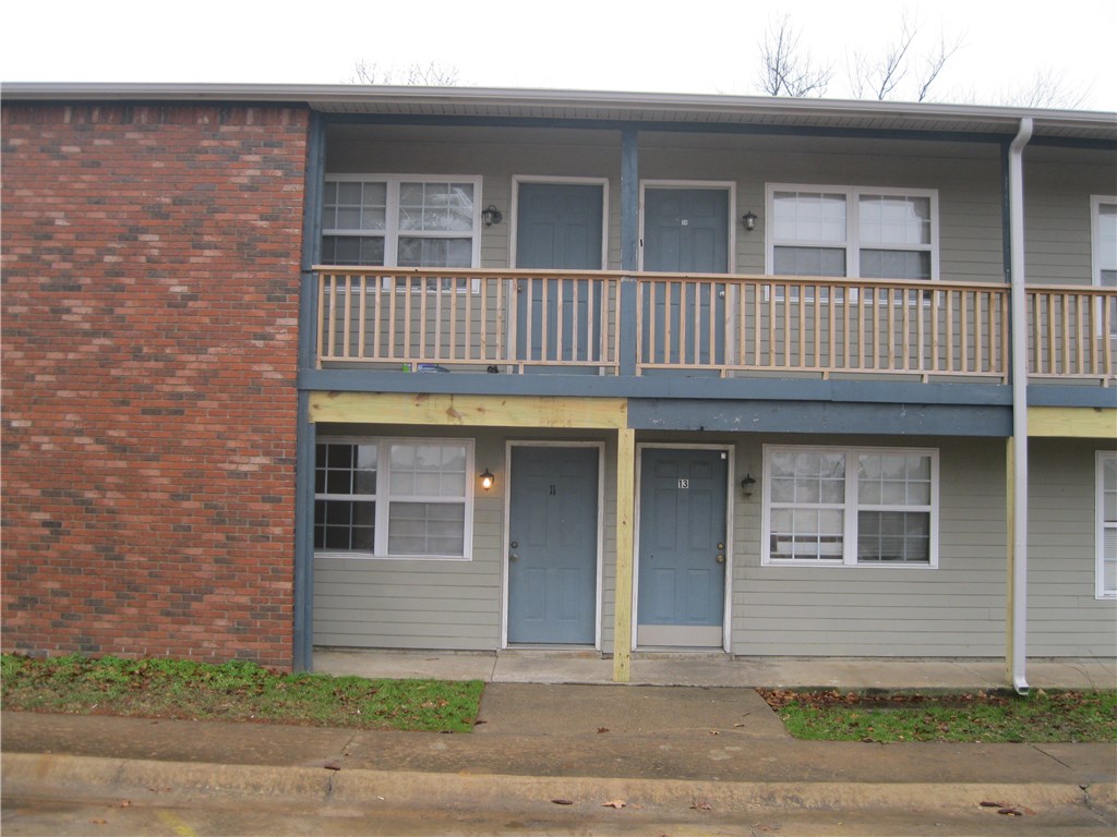 Very nice 2 bedroom, 1 bath apartments near John Brown University. On site laundry mat and this is a lower unit !!