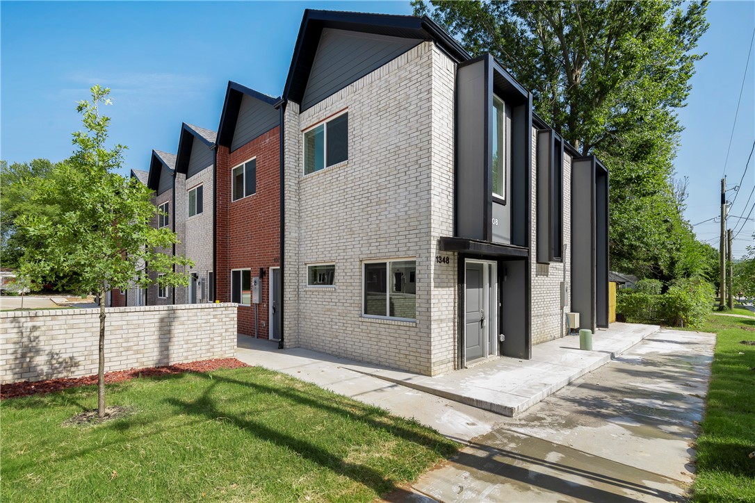New Construction with unique European Nordic architecture townhomes 2 bedroom 2.5 bathroom with private fenced backyard. CENTRAL LOCATION for University of Arkansas students and employee by MLK and University Ave. Continuation of the West Avenue cultural corridor. Close to the Razorback Greenway. By the school bus stop. Walking distance from landmark downtown restaurants. Down the road from Dickson Ave. Walking distance from the new South Yard development on MLK housing the new Central barbecue Fayetteville, Taco & Tamale , The Meteor Cafe. We are behind Nomads Southtown restaurant, next-door to the Farmers Table Cafe. Few blocks from Neighborhood Walmart, The new Windgate studio and design center Fulbright School of Art and Sciences, the new Anthony Timberland Center project for the school of architecture .. Walking distance from Wilson park &greenway biking trail and much more.
Properties smoking free facility. Dog breed restrictions applies. Small dogs only NO cats. 2 assigned parking lots! Appliances included!
