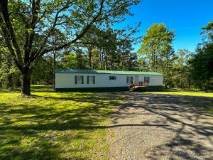 Welcome to your own slice of paradise! This home is situated on a 1-acre lot, offering you peace and great amenities you've been searching for. Located just outside of London and just minutes away from Russellville. This home is ready to go and is looking for its new homeowner! Easy to show, contact your agent today to schedule your personalized tour of this amazing home today.