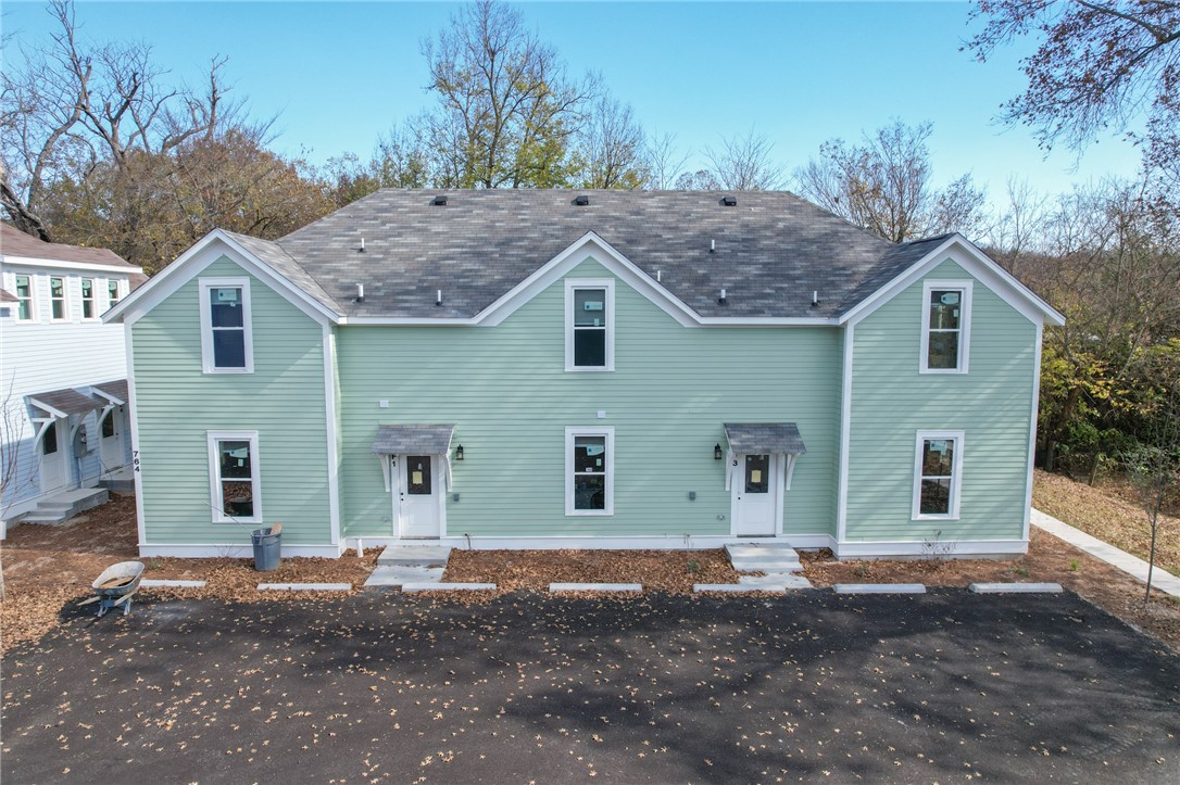 This 1-bedroom, 1-bathroom townhome is conveniently located near the university, making it an ideal choice for those seeking a comfortable and convenient living space. The apartment is pet-friendly, with a non-refundable pet fee of $500.00 and a monthly pet rent of $25.00/pet. Please note that breed restrictions do apply. Offering a perfect blend of comfort, convenience, and affordability.