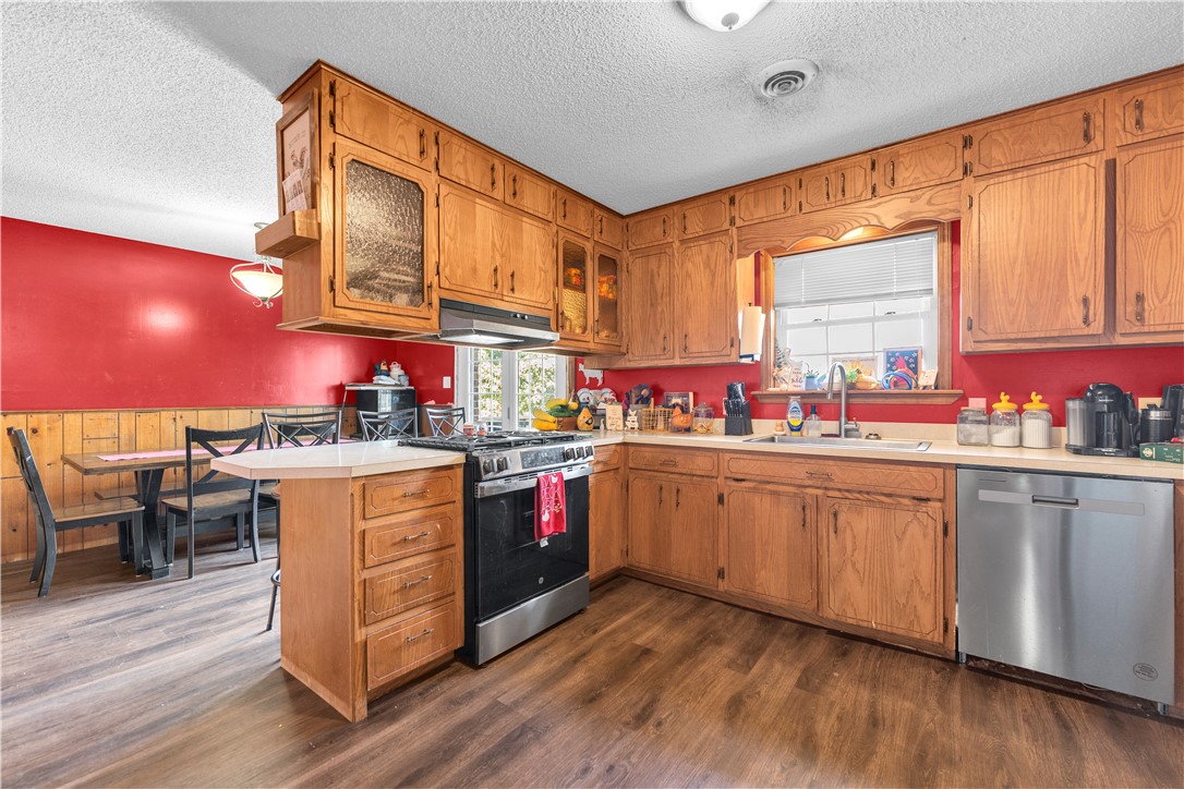 Welcome to 4831 Business Highway 412, a spacious split-level home offering the perfect combination of comfort, functionality, and convenience. With multiple levels of living space, this home is designed to accommodate a variety of lifestyles.
Inside, you’ll find two generous living areas, one on each level, providing plenty of room to relax, entertain, or create the perfect space for family gatherings. Downstairs, you’ll find a small kitchen, half bath, laundry, second living area, and a large bonus room for endless possibilities as a game room, home office, gym, playroom, or additional guest space.
Outside, the spacious lot gives you room to spread out, enjoy outdoor activities, garden, or simply relax in your own backyard. Conveniently located right on Business Highway 412, you’ll enjoy easy access to shopping, dining, and schools.
If you’ve been searching for a home with space, versatility, and a convenient location, this one is ready to welcome you home. Schedule your private showing today!