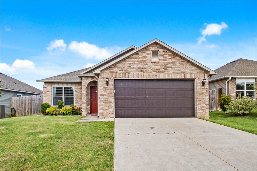 Experience unbeatable Fayetteville living in this fantastic home on E Swift Drive! Conveniently located just minutes from the University of Arkansas, Downtown Fayetteville, and Walker Park, this home puts shopping, dining, entertainment, and outdoor recreation right at your fingertips. Inside, you’ll find bright and inviting main living areas with durable LVP flooring. The eat-in kitchen offers plenty of counter and cabinet space, along with a pantry for added storage. Enjoy the convenience of a two-car garage and a private, privacy-fenced backyard—perfect for grilling, relaxing, or spending time outdoors. A great opportunity in a highly convenient Fayetteville location!