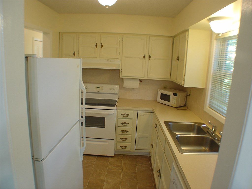 Townhouse Tct 3 A/K/A Drake Court Bvv - Residential Lease