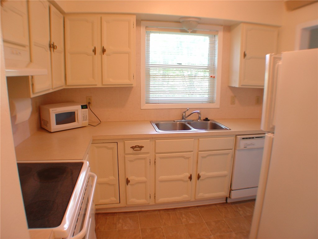 Townhouse Tct 3 A/K/A Drake Court Bvv - Residential Lease