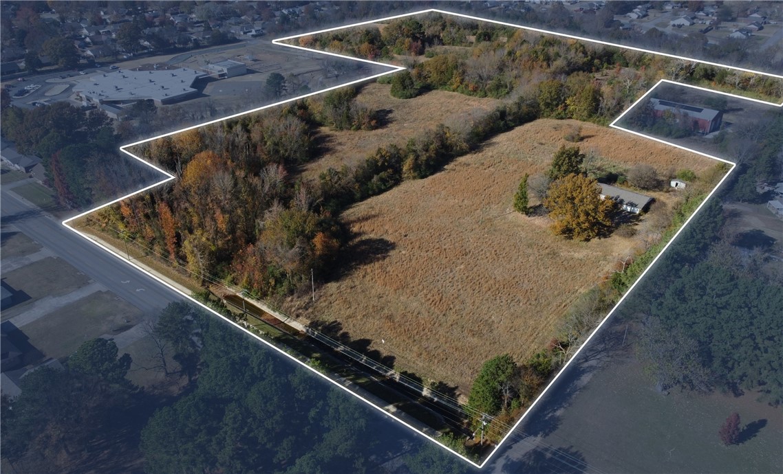 This 24.22-acre tract in Van Buren, Arkansas, is zoned R-1 (Residential), supporting a range of low-density housing options including single-family neighborhoods, large-lot subdivisions, or townhome-style developments. Rena Elementary School borders the property, an attribute that may appeal to households that prioritize close access to schools. The site is located just off Fayetteville Road and is minutes from I-40, providing direct regional access.
and connectivity to surrounding cities. Its acreage, transportation access, and
proximity to central Van Buren position it as a great option for future
residential development.