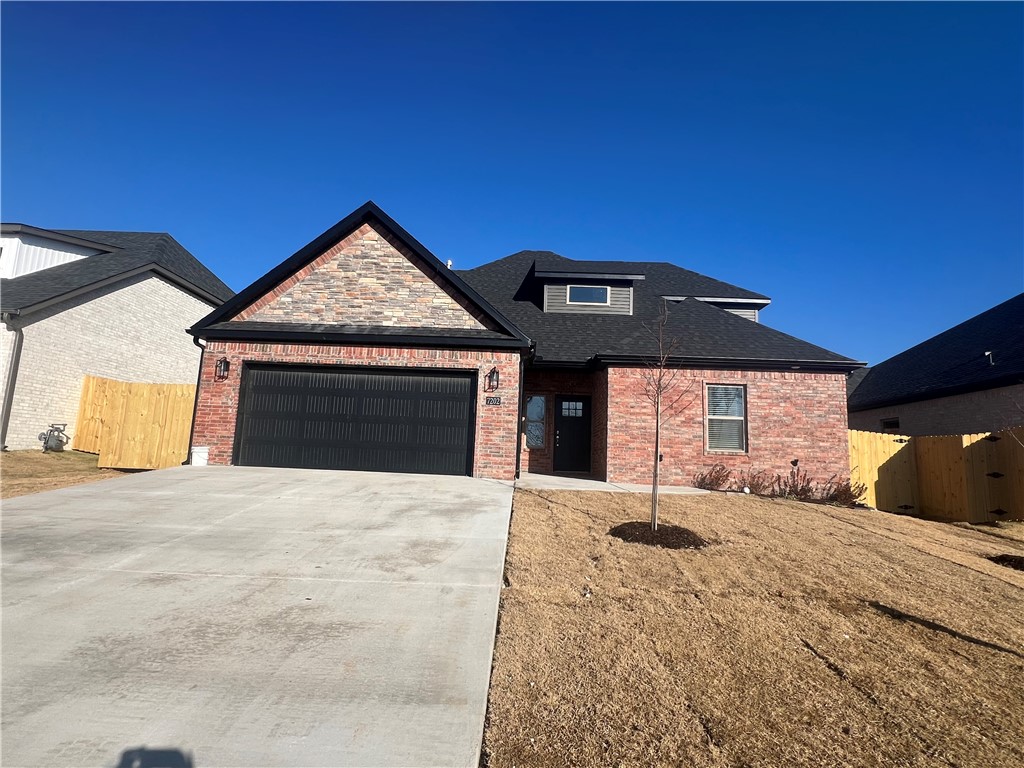 New construction single family home full brick, custom cabinets, walk in closets and walk in tile master shower for sale or lease.  Pet deposits are nonrefundable.