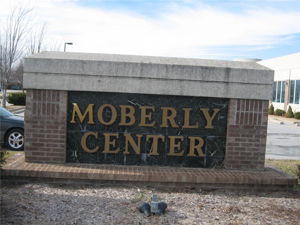 Nice office with a window in multi tenant building.  Common spaces recently updated.  Landlord pays utilities.  1 year lease $400 month.  $400 deposit.