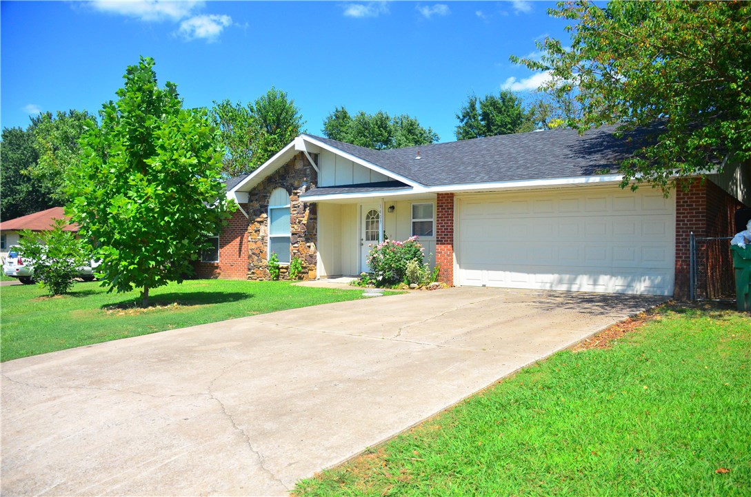 Well kept home .  located in a established S/D, ready to move in .  a must see!