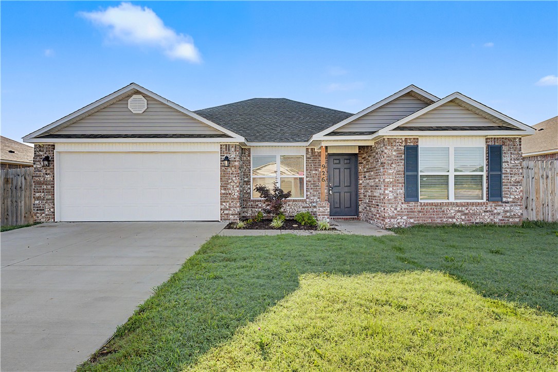 This Beautiful Siloam Springs home is a MUST SEE!! 4 bedrooms and 2 full baths with 1500 square feet of living space! Some of the features include neutral color paint throughout, Wall to wall luxury wood vinyl flooring, stainless steel appliances, hard surface countertops and lots of storage. The primary bedroom features an en suite bathroom with a walk-in closet. This home is ready for a new family to call home. Schedule a showing soon!