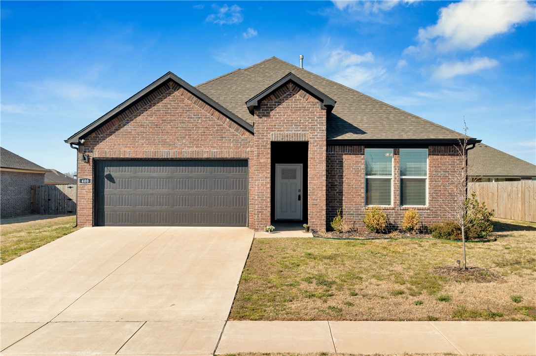 Located in Goose Creek Village, just off Wedington and Double Springs, this well-maintained home is minutes from Farmington Jr. High, shopping, dining, and quick access to I-49. The oversized island featuring quartz countertops is the centerpiece of the wide-open floor plan, connecting the spacious kitchen, dining, and living areas that is ideal for everyday living and entertaining. The primary suite is generously sized, offering room for a sitting area and an ensuite bath featuring double quartz vanities, a walk-in shower, and a large walk-in closet. Additional features include LVP flooring throughout, an electric fireplace, and a tankless hot water heater so you don’t run out of hot water during those long showers. Convenient to Navona Pizza, Briar Rose Bakery, El Matador, Walmart, Aldi, and more just down the road. Enjoy this already developed neighborhood that is quiet and family-friendly, with low traffic, no active new construction, and move-in ready convenience.