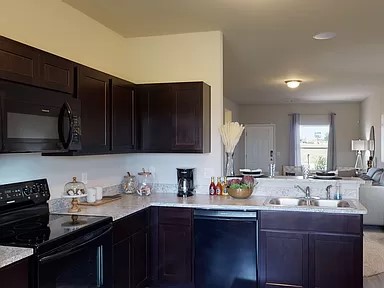 WALNUT HILL SUB PH IV-PEA RIDGE - Residential