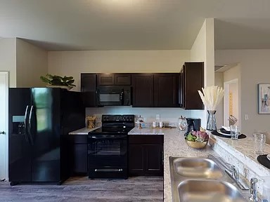 WALNUT HILL SUB PH IV-PEA RIDGE - Residential