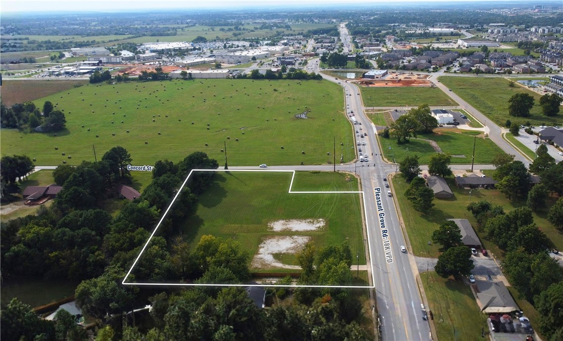 This ±2.76-acre level tract offers an exceptional opportunity for commercial development in the rapidly
growing City of Lowell, Arkansas. Situated on a hard corner at Pleasant Grove Rd. with a traffic signal
and featuring excellent visibility and access, the property benefits from high traffic counts and strong
surrounding growth. Priced at $980,100 per acre ($22.50 per square foot), the site also offers possible
build-to-suit opportunities for qualified tenants or users. Currently zoned R-1, the site is designated for
C-2 zoning in the City of Lowell’s Future Land Use map, presenting a clear path for commercial use.
Ideally located less than a mile from Interstate-49 and Highway 71B, this parcel is surrounded by
several new multifamily neighborhoods, retail centers, and restaurants—creating a vibrant trade area
with consistent consumer activity.
