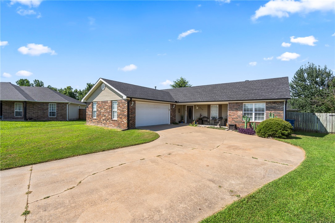 Nice 3 bed 2 bath 1569 sq ft home with 2 car garage on large lot on cul-de-sac. Near post office and shopping and parks. Don't miss out , priced to sell!
