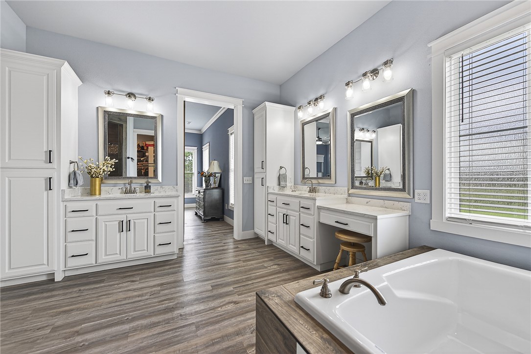 Michael E James Pls 985 Tr - Residential