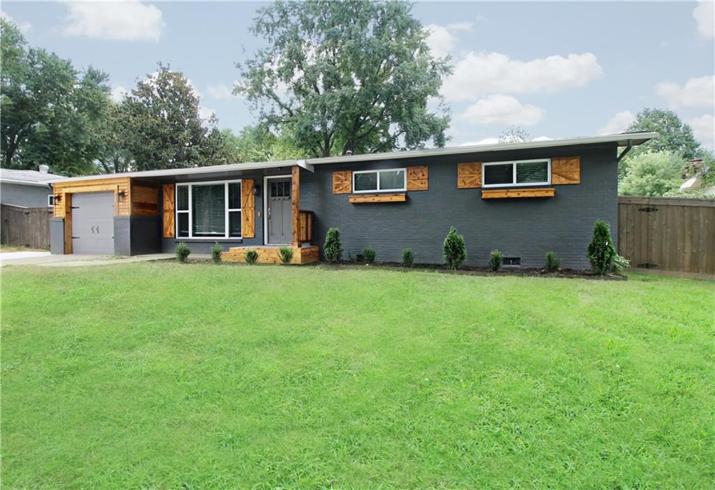 Don't miss out on this beautifully renovated home by Payne Construction in the heart of Bentonville on a dead end street. Totally renovated kitchen featuring granite, under mount farm sink, stainless steel backsplash, stainless steel appliances, (including fridge and wine fridge) and brand new cabinets. 
Master suite features gas fireplace, large walk in closet, and patio access. Master bath includes brand new cabinets, dual under mounts sinks with granite, and new tiled shower. Unique covered back patio with cedar privacy wall. New roof, hot water heater, paint, windows, flooring, trim, etc(2017) Large 
yard ready for a pool!