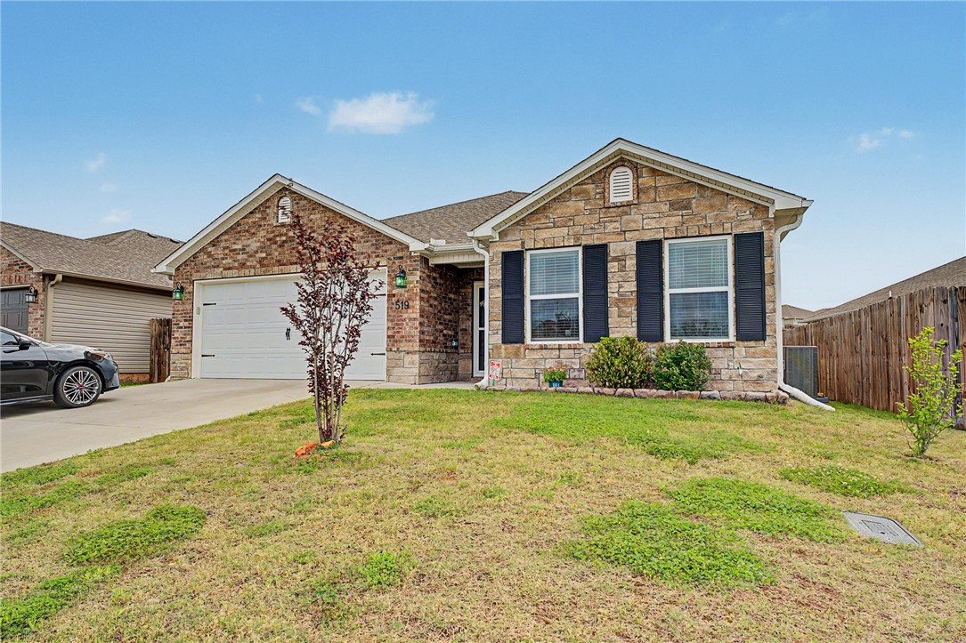 Like new home in the heart of everything that NWA has to offer. Located in Lakewood Crossing neighborhood by top rated Janie Darr elementary school and the expansive Mt Hebron park. This home features 3 bedrooms, 2 full baths and a large closet/bonus area, glass back splash above the granite countertops in the kitchen. Has a screened in covered back porch and an additional deck built off that!