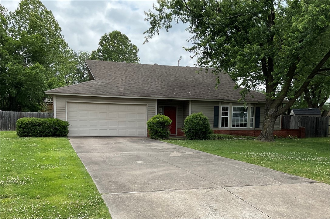 Turtle Creek Subdivision, excellent in town location that is close to everything. 1910 SQ feet, 3BR all with walk-in closets, 2 car garage, 2 refreshed bathrooms. Functional kitchen with ample cabinetry and storage. Stove, Refrigerator and Dishwasher convey. Large private fenced back yard with covered patio. Generously sized primary bedroom and living room with gas fireplace