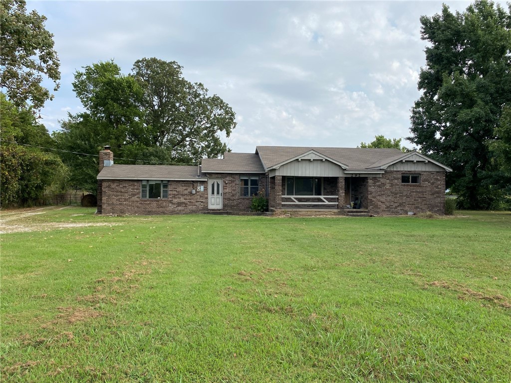 Nice 3 Bed, 2 Bath home in Springdale with a 2 car carport!* $200 addl monthly to use land in back with owner approval*