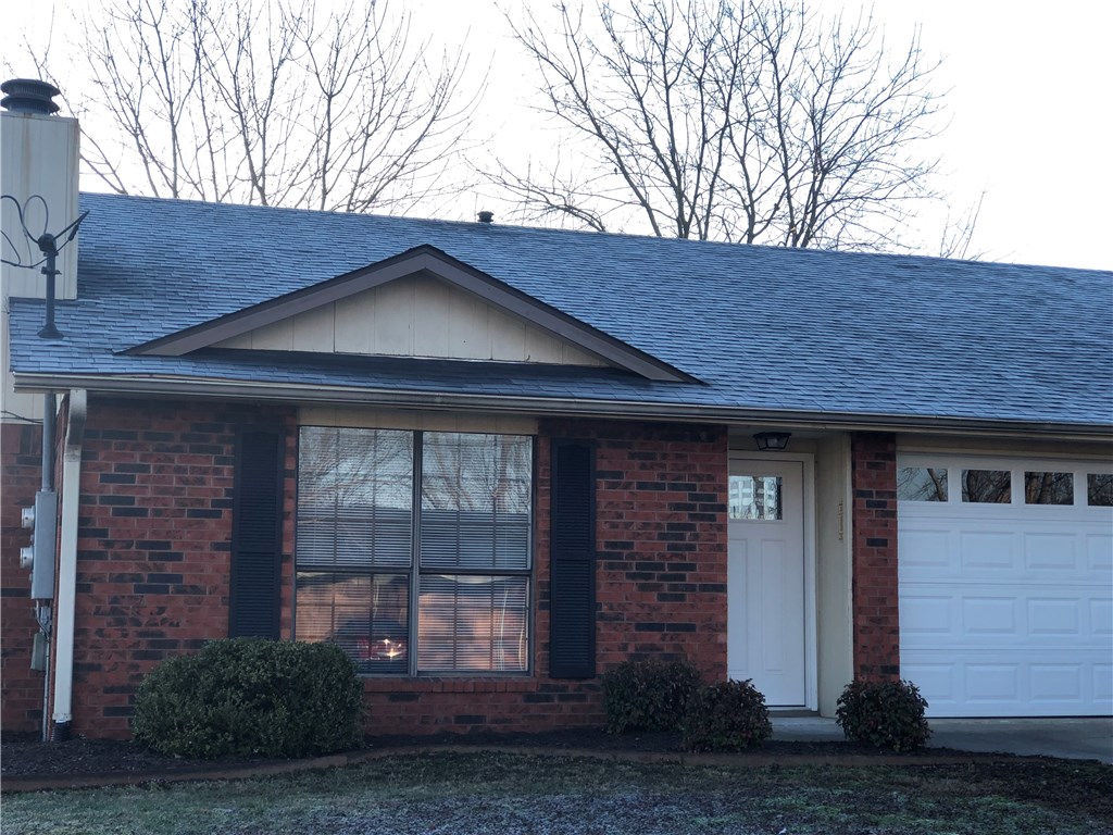 Recently remodeled 2 bedroom, 1 bath duplex in great location in Bentonville! Less than a 10 minute drive to Walmart's Home Office or the Downtown Bentonville Square, and walking distance to several restaurants. Stainless steel appliances, granite counter tops, LED lighting, wood-look vinyl plank flooring throughout, wood privacy fenced in yard, and a wood burning fireplace!