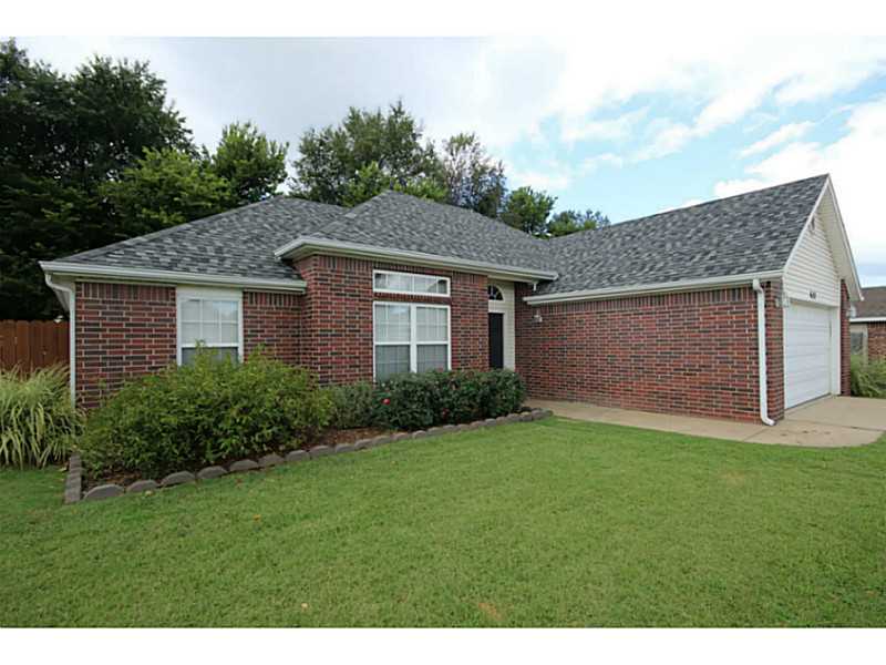 Adorable well maintained home.  Pristine condtition Move in ready.  New roof installed 9/2015.  Great curb appeal.  Great neighborhood.  MUST SEE!!