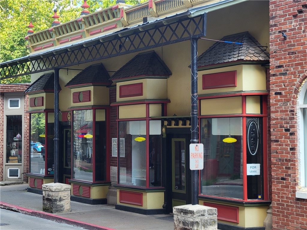 Riley & Armstrong - Commercial Lease