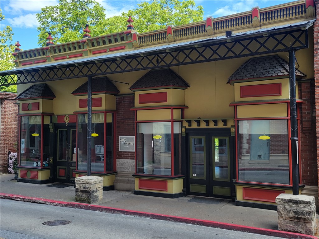 Riley & Armstrong - Commercial Lease