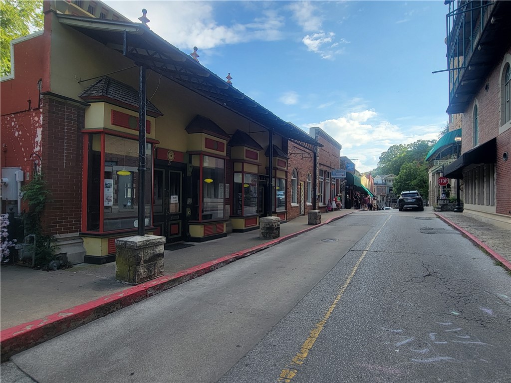 Riley & Armstrong - Commercial Lease